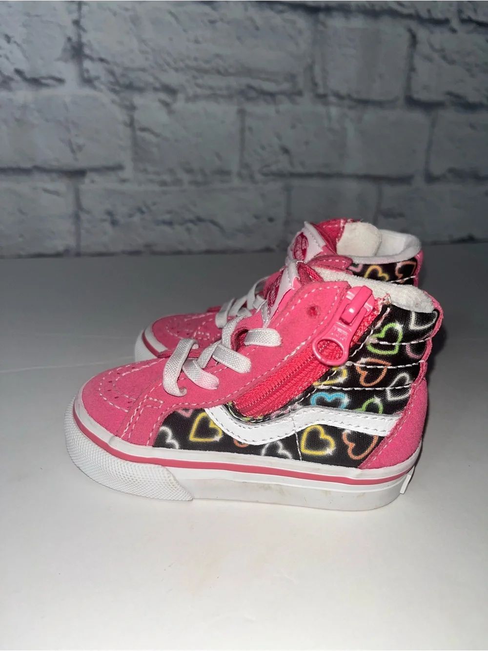 Kids Pink Heart Print High-Top Sneakers with Side Zip Hot Pink Vans Girls 4.5